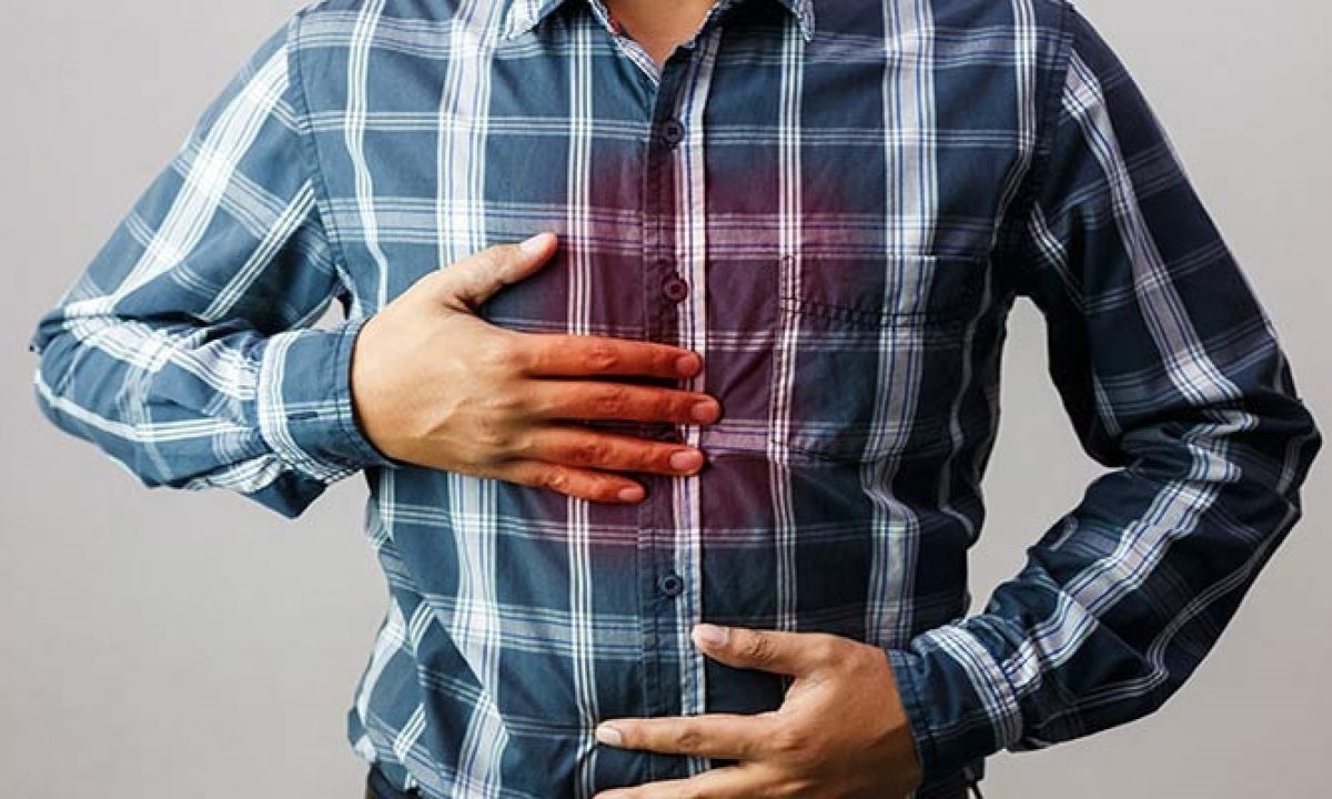 عادت‌های روزمره‌ای که نمی‌دانستید دلیل ترش کردن معده هستند (خبرفوری)