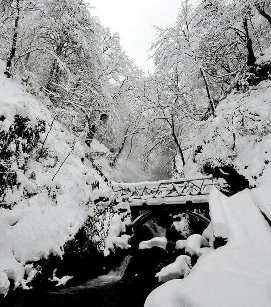 آبشار کبودوال در زمستان