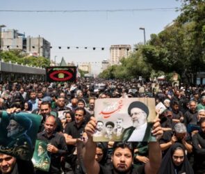 خادم الرضا(ع) به مقصد رسید/ وداع تاریخی مشهدی‌ها با شهید خدمت/ به‌روزرسانی می‌شود...