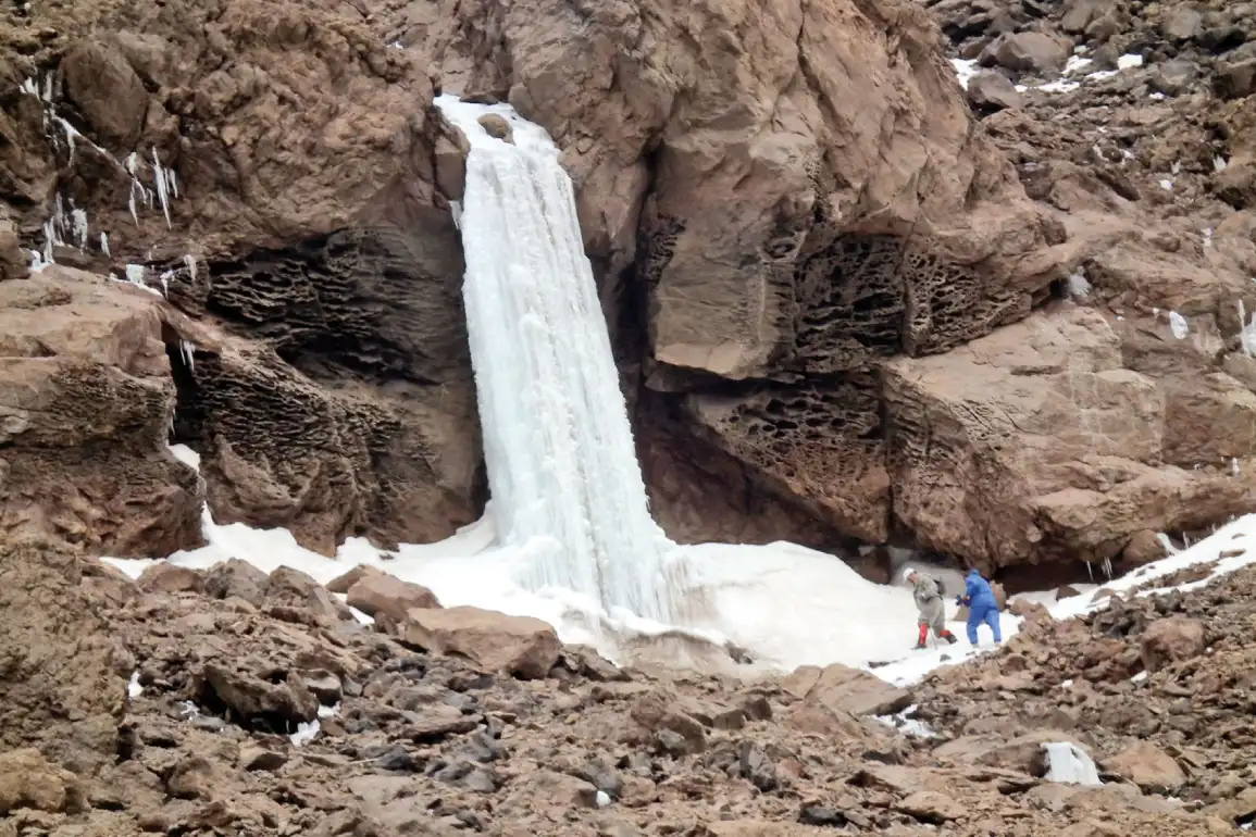 آبشار یخی نوا