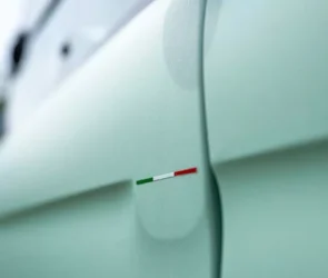 پلیس ایتالیا فروش فیات توپولینو را به خاطر یک پرچم کوچک منع کرد