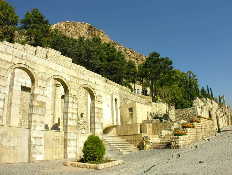 آدرس آرامگاه خواجوی کرمانی