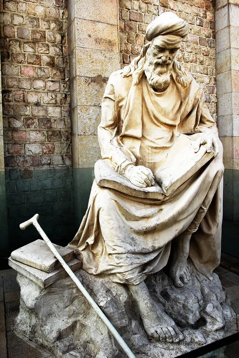 مجسمه خواجوی کرمانی