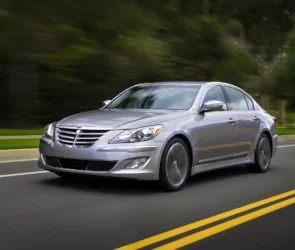 مالکان هیوندای جنسیس از بلند شدن رنگ بدنه خودرو شاکی هستند