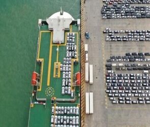 ۱۹ هزار خودرو در گمرکات موجود است/ ۴۳ هزار خودرو در حال حمل