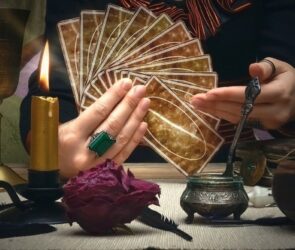 غلامعلی سیارپور، کاملیا، پری، آقای مکتبی...گزارشی خواندنی از فال‌گیران و رمالان تهرانی/ مردم تهران چقدر برای فالگیر پول می‌دادند؟