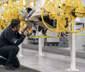 کاهش تولید خودرو طی نیمه اول 1403 در سایه رکود بازار [آبان 1403]