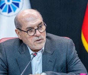 اختلاف نظر بر سر دریافت مالیات بر ارزش افزوده کالاهای اساسی