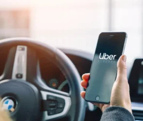 دستیار هوش مصنوعی اوبر به سؤالات درباره خودروهای برقی پاسخ می‌دهد