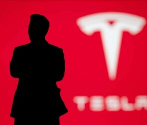 ایلان ماسک در توسعه باتری خودروهای برقی شکست می‌خورد