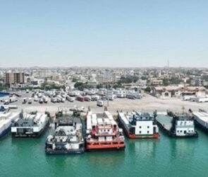 تخلیه بیش از ۲۷ هزار تن کالای اساسی برنج در بندر شهید رجایی بندرعباس