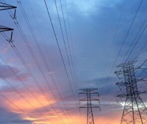 تسریع در پرداخت بیمه حوادث و خسارت مشترکان برق/ پرداخت وام بلاعوض ۱۰۰ میلیون تومانی