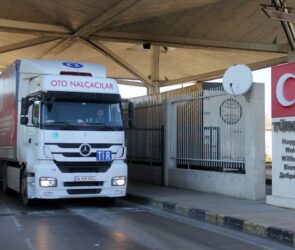 دردسر راننده کامیون‌های ایرانی در مرز بازرگان و جریمه سنگین گازوئیل