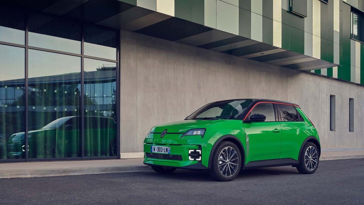 رنو 5 خودرو سال 2025 شد