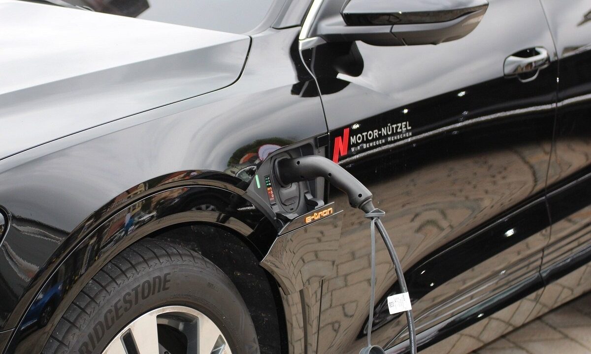 میانگین عمر خودروهای الکتریکی به 18 سال رسید