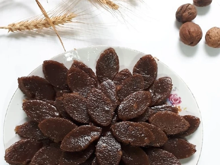 سوغات سمنان؛ از سمنان سوغاتی چی بخریم؟ 12 حلوای سیاه