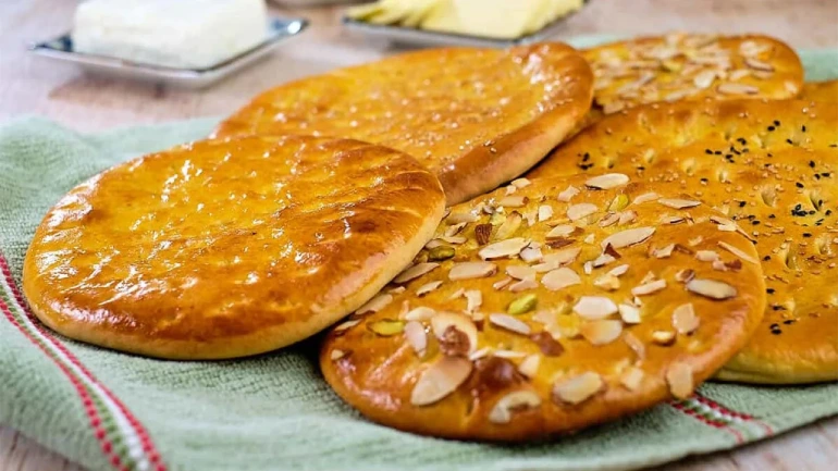 سوغات سمنان؛ از سمنان سوغاتی چی بخریم؟ 16 نان شیرمال