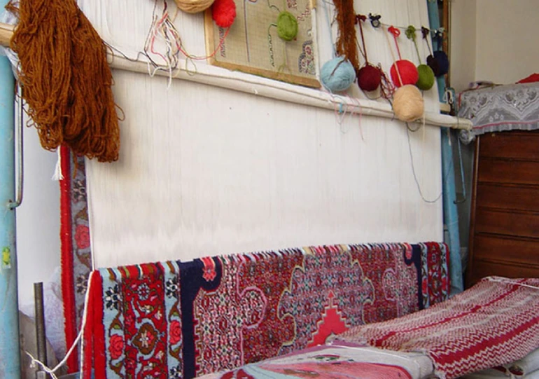سوغات سمنان؛ از سمنان سوغاتی چی بخریم؟ 35 قالیبافی