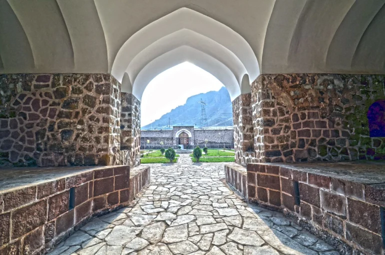 پارک ساحلی جلفا و کاروان‌سرای خواجه نظر