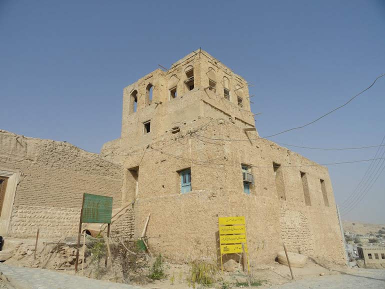 قلعه نصوری گورستان سیراف