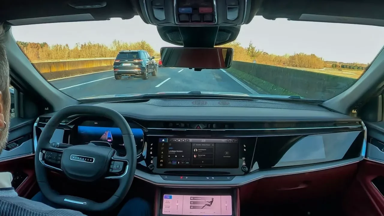 مالک جیپ و مازراتی از فناوری رانندگی نیمه خودران خود رونمایی کرد + ویدیو