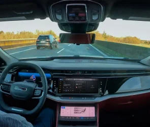 مالک جیپ و مازراتی از فناوری رانندگی نیمه خودران خود رونمایی کرد + ویدیو