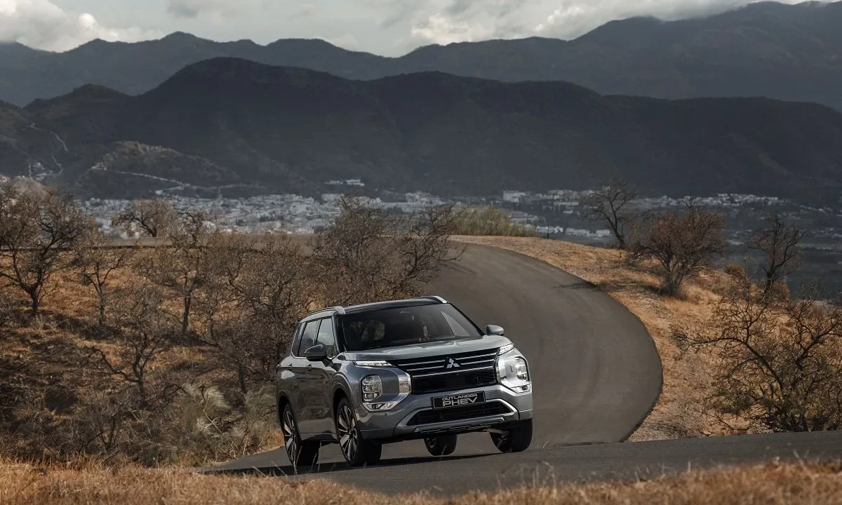 میتسوبیشی اوتلندر PHEV با باتری بزرگتر برای اروپایی‌ها عرضه شد