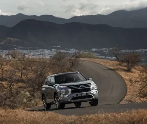 میتسوبیشی اوتلندر PHEV با باتری بزرگتر برای اروپایی‌ها عرضه شد