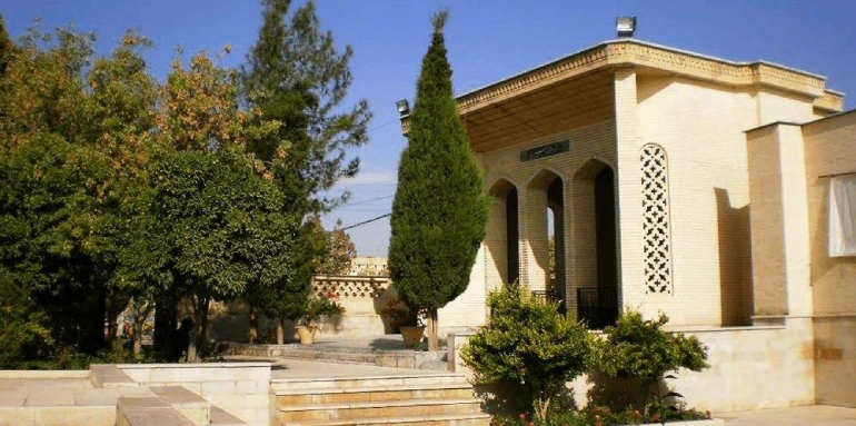 آرامگاه سیبویه