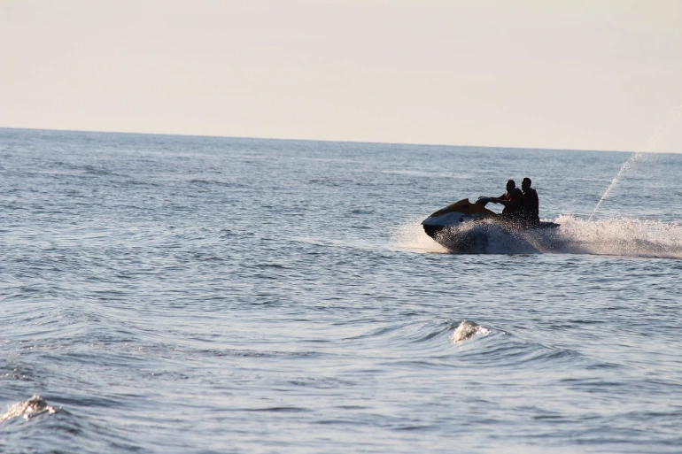 شنا و تفریحات آبی