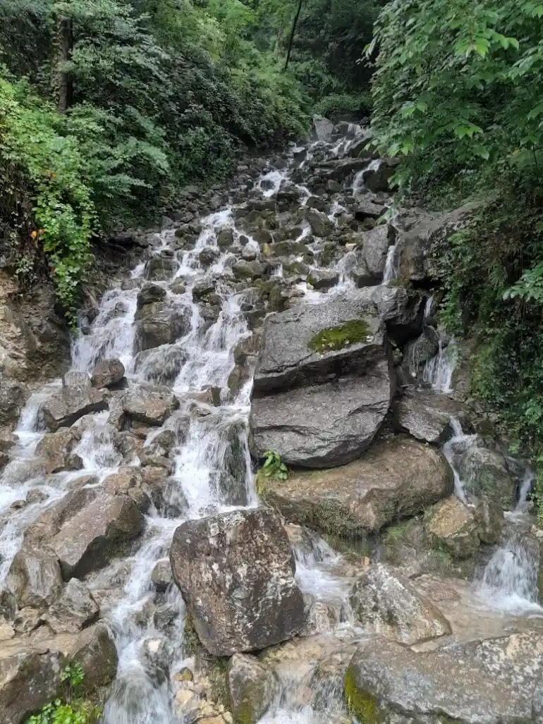 آبشار آب پری