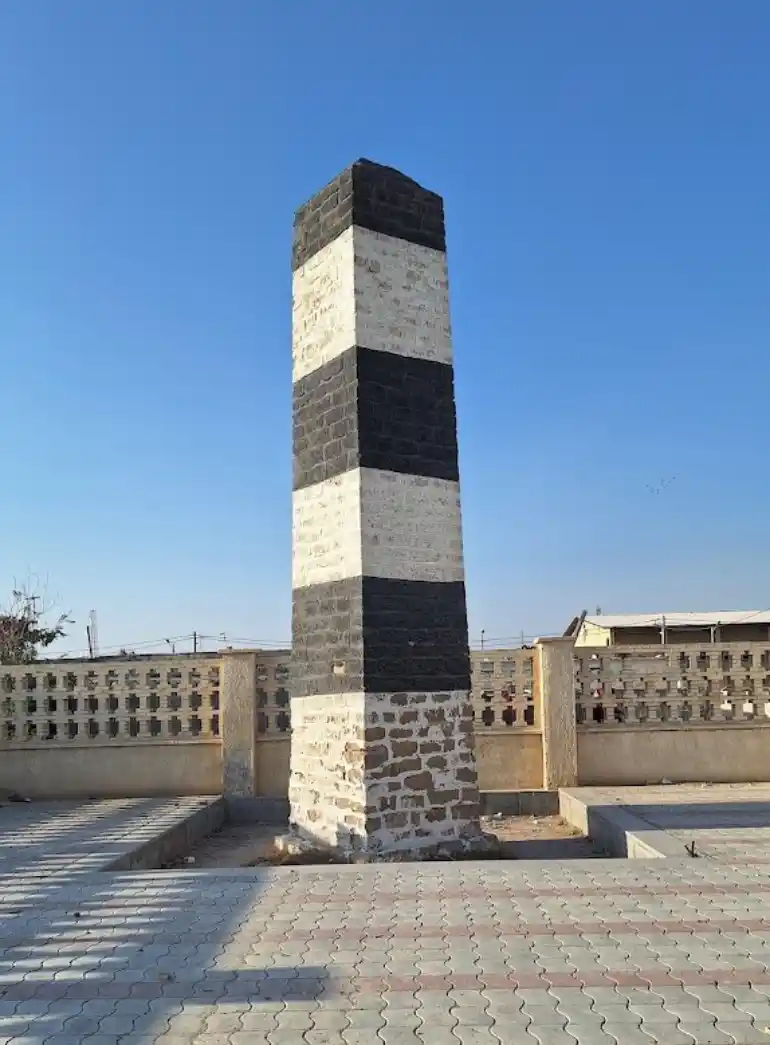 برج سیاه و سفید شهرستان جاسک