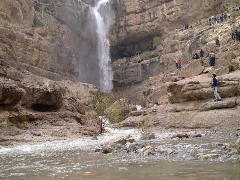 آبشار و دره درگاهان