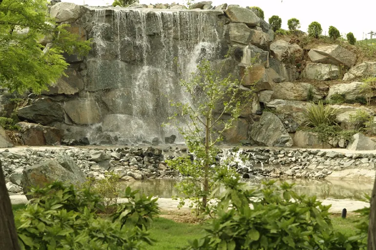 آبشار باغ مشهد