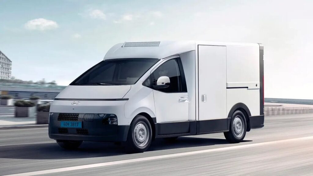 هیوندای استاریا