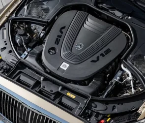 مرسدس هم‌زمان با کاهش هزینه‌ها دوباره روی موتورهای درون‌سوز تمرکز می‌کند