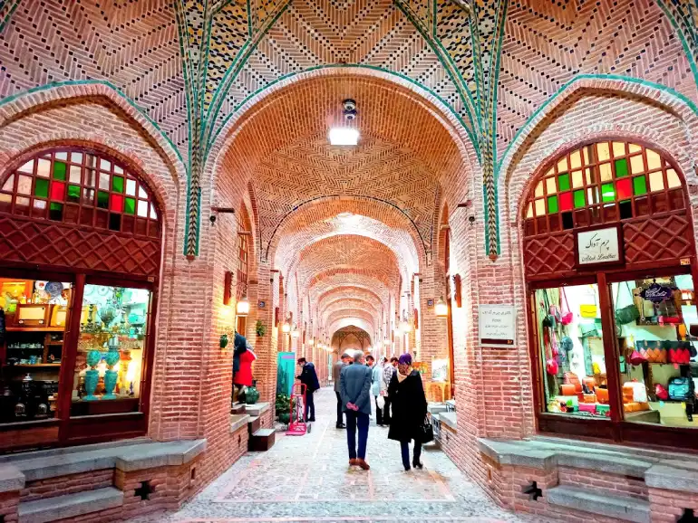 بازار قزوین کجاست؟