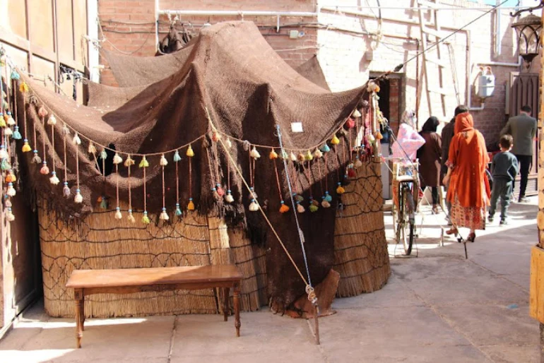 موزه دستبافته های عشایری