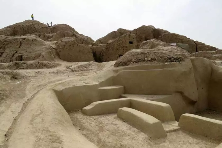 – محوطه‌ باستان‌شناسی روستای کنارصندل