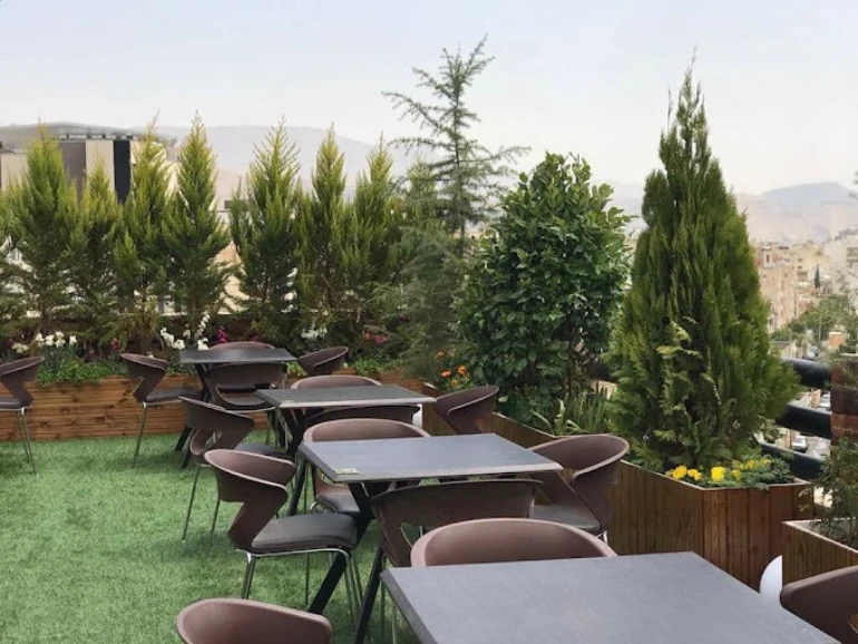 کافه های فضای باز شیراز