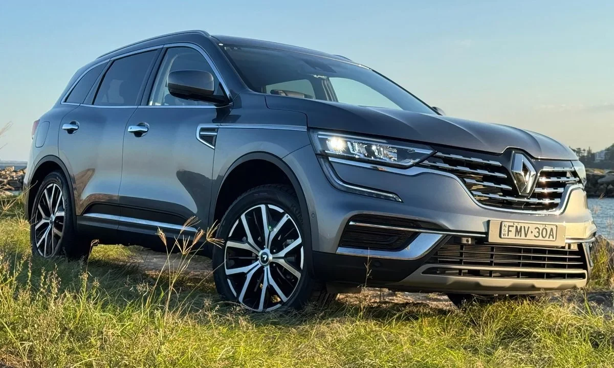 قیمت رنو کولئوس طی یک دهه در استرالیا ثابت ماند، تفاوت بازار باز و بسته!