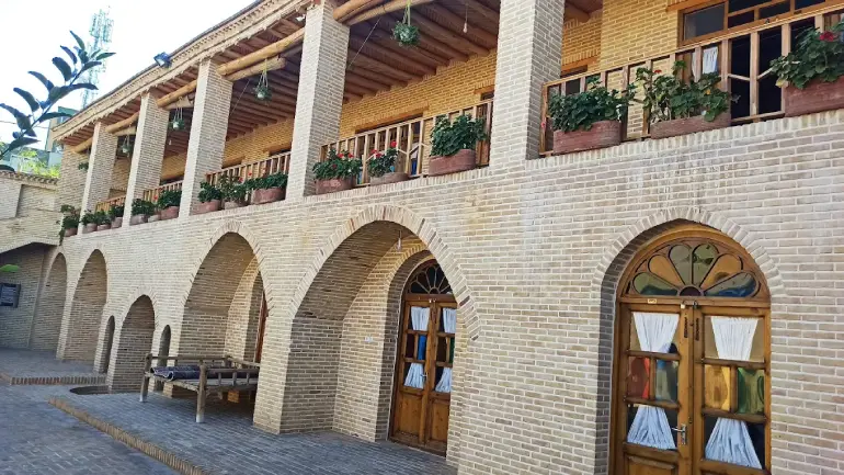 اقامتگاه‌های بومگردی ملایر