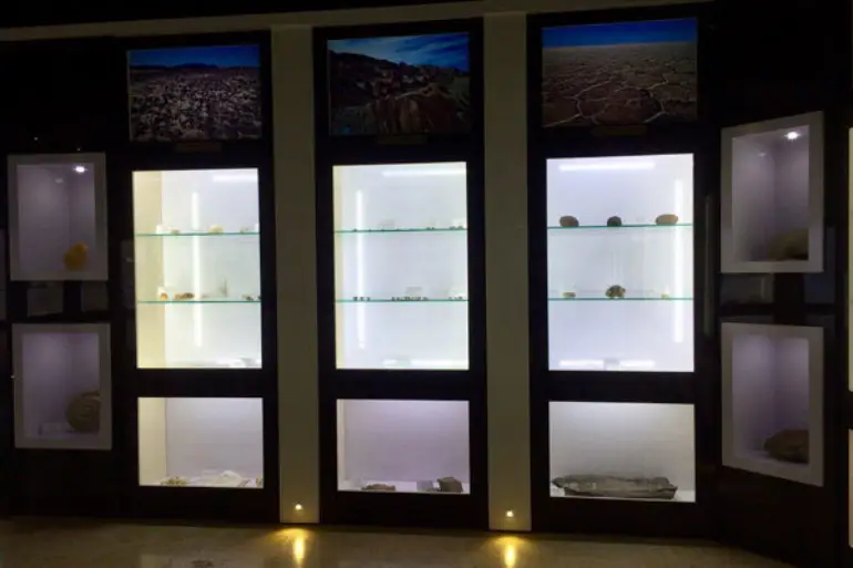 موزه زمین‌شناسی باغ گلشن طبس