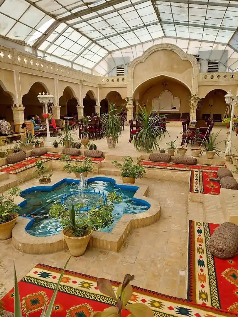 رستوران‌های معروف طبس 