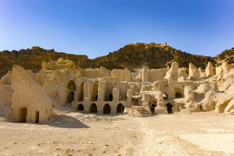 - قلعه کافرون و کک کهزاد