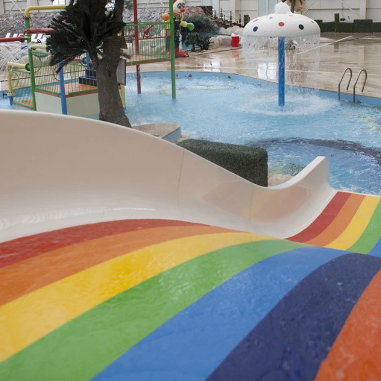 دهکده آبی پارس باز است؟