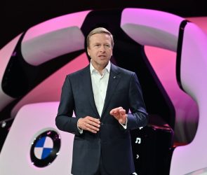 رئیس بی‌ام‌و استراتژی تمام‌‌برقی شدن صنعت خودرو را یک بن‌بست می‌داند