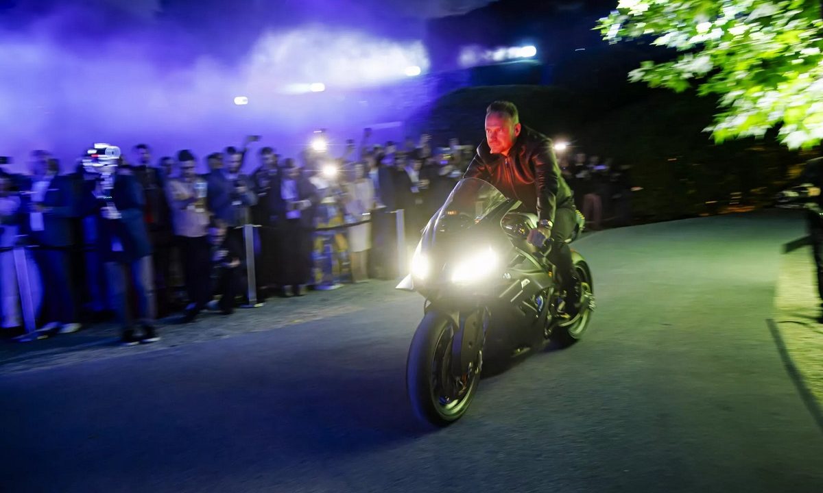 موتورسیکلت بی ام و RR با ظاهری متفاوت و 230 اسب بخار قدرت معرفی شد