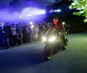 موتورسیکلت بی ام و RR با ظاهری متفاوت و 230 اسب بخار قدرت معرفی شد