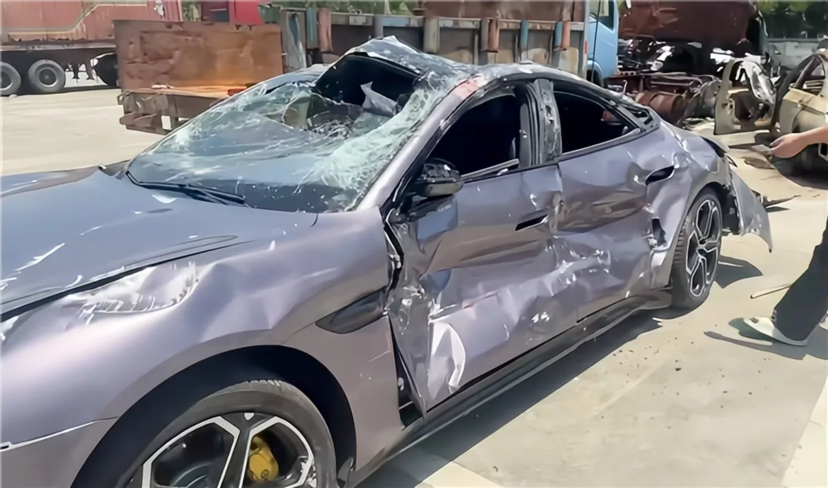 مقاومت فوق‌العاده شیائومی SU7 مکس، خودرویی که پس از له شدن هنوز کار می‌کند!